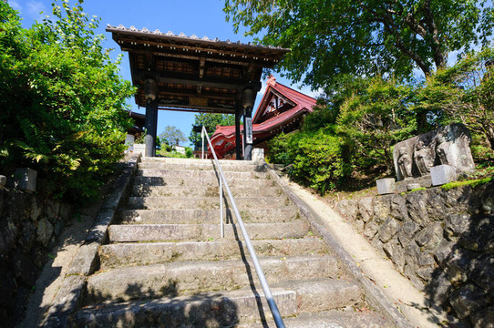 在Nagano Achi村；日本