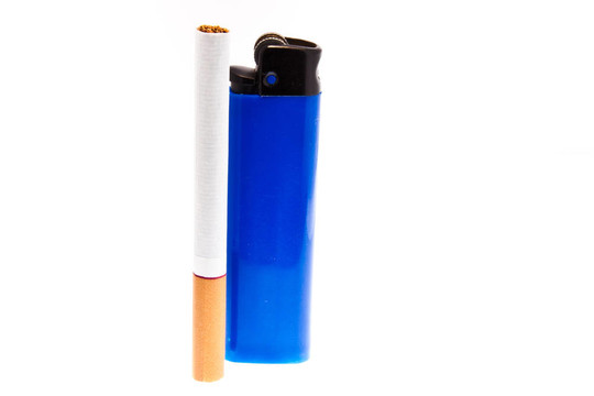 香煙和打火機