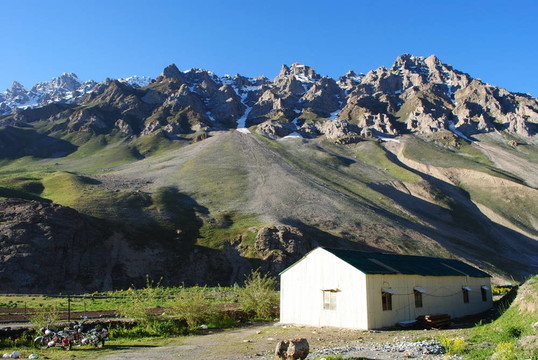 在拉達克山上孤獨的小屋