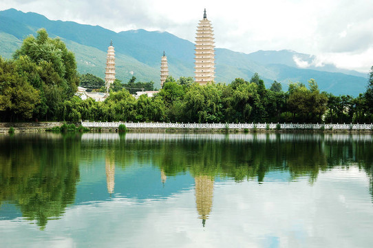 著名的三座寶塔的地標(biāo)