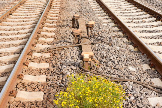 傳感器設備之間的Railwaay Tracks