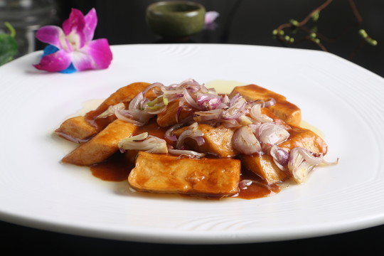 蔥頭仔炒豆腐