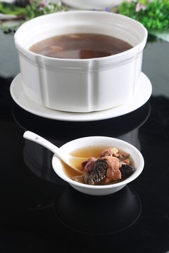 羊肚菌燉老雞