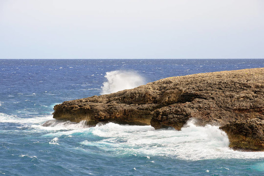 巖石和海浪