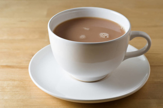 桌上茶杯和茶托