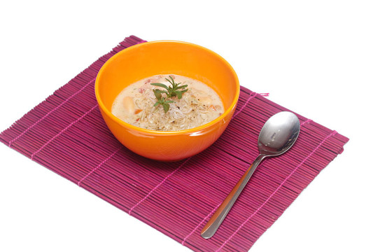 在一個橘子碗鮮扁豆湯