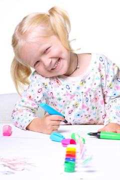 小孩子畫畫
