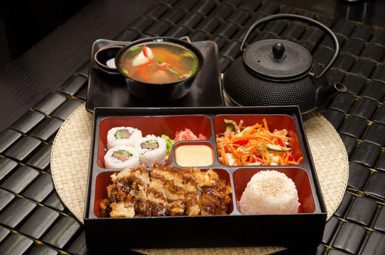 粟實(shí)的午餐