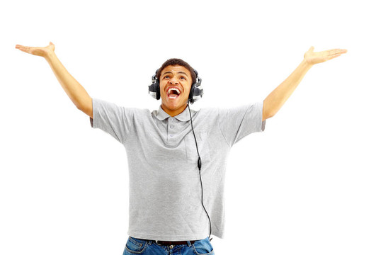 年輕快樂的人聽音樂唱歌