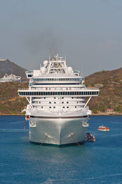 救生艇載White Cruise Ship