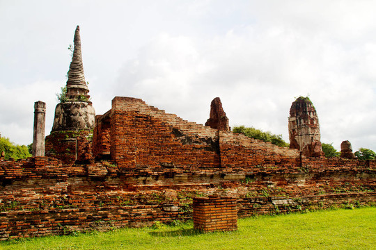 在Wat chaiwattanaram寺塔；Ayutthaya；泰國