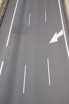 垂直三車道公路