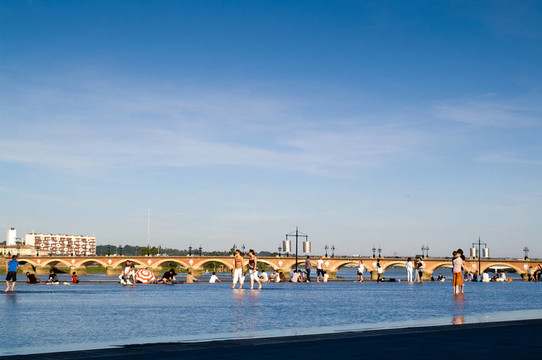 河