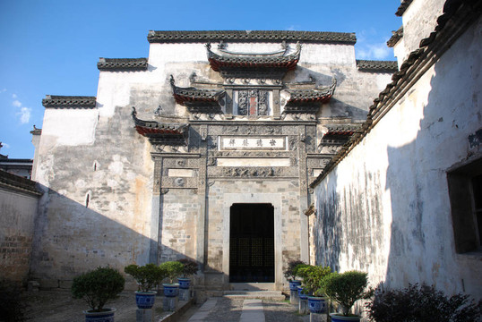 中國(guó)傳統(tǒng)的大門