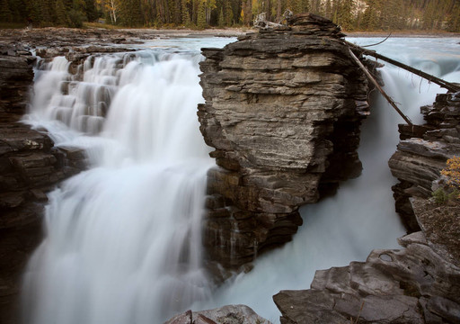 Athabasca Falls在賈斯珀國家公園