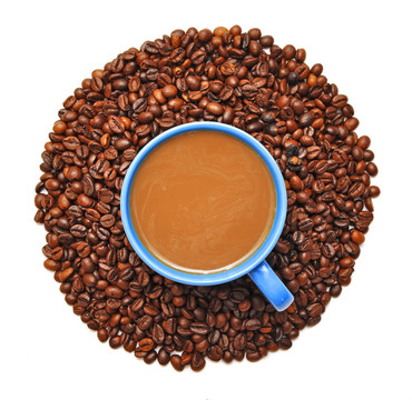 烤咖啡豆和咖啡杯