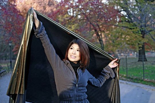公園中的亞洲女孩