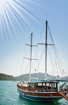 美妙的游艇在海灣。土耳其。Kekova。
