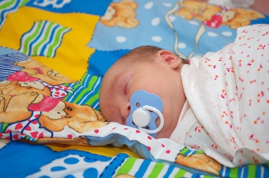 熟睡的嬰兒