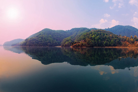 佩瓦湖風(fēng)景秀麗的青山景觀；博卡拉；尼泊爾