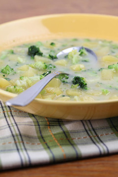 土豆西蘭花湯