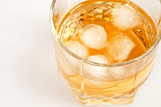 冰玻璃酒杯