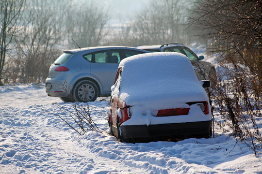 雪下汽車