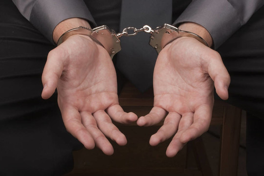 逮捕手銬