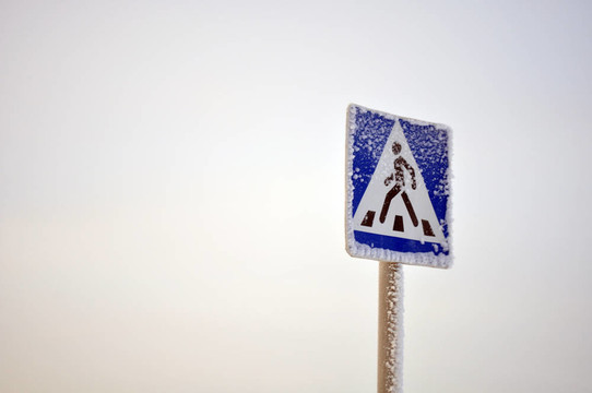 人行橫道；路標；雪人；水平