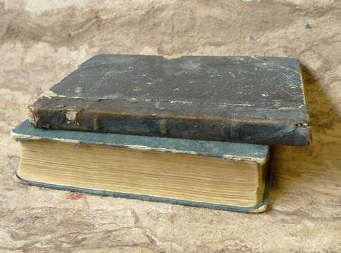 古色古香的兩本書