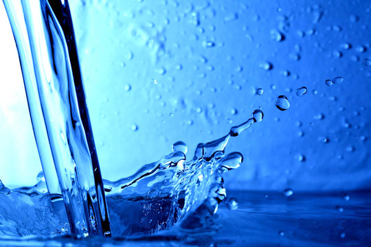 水濺濕了