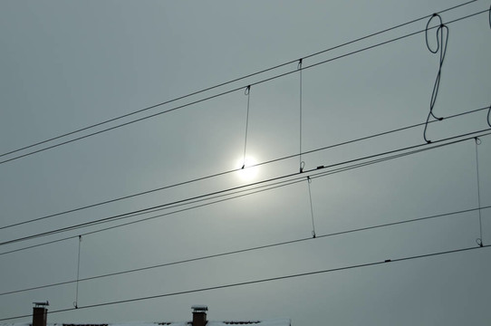 空中接觸的冬季太陽