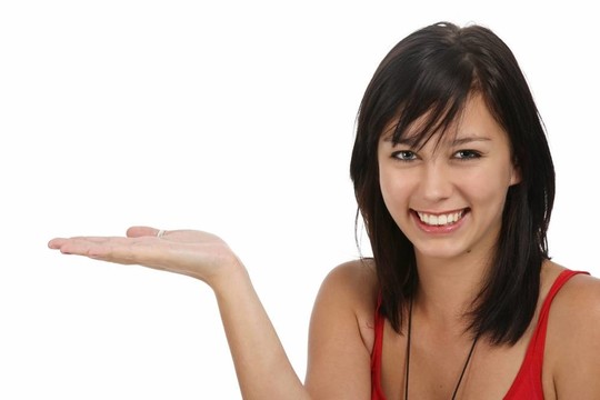 漂亮微笑的女孩和手