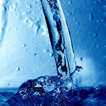 水濺濕了