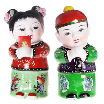 中國(guó)男孩和女孩雕像