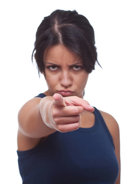 憤怒的女人指著你