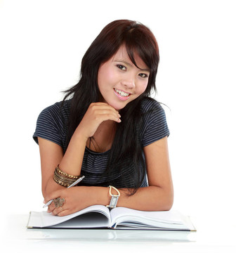 亞洲女孩讀書