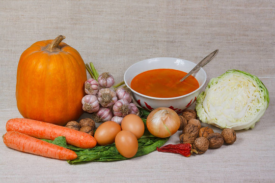 廚房菜園里的新鮮蔬菜和堅(jiān)果