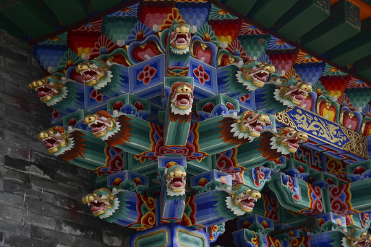 塔爾寺門梁獸首