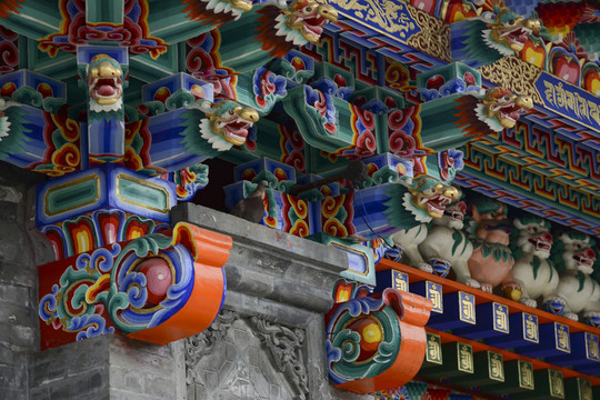 塔爾寺門梁獸首