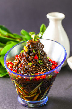 香辣蕨根粉