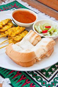 泰國美味的食品叫MOO SATAE