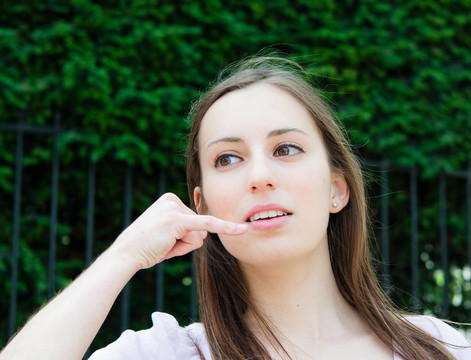 手機上的女人說話