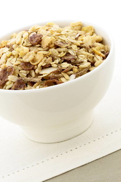 巧克力玉米片和杏仁粥或麥片