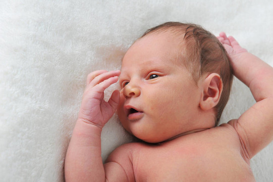 新生的嬰兒