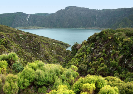 在亞速爾群島湖邊的風(fēng)景