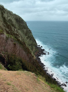 陡峭的海岸風(fēng)光在亞速爾群島