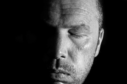 來勢洶洶的找白種男人低調人像