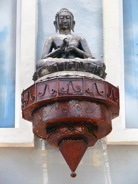 medidating Budha