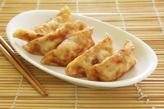 炸餃子